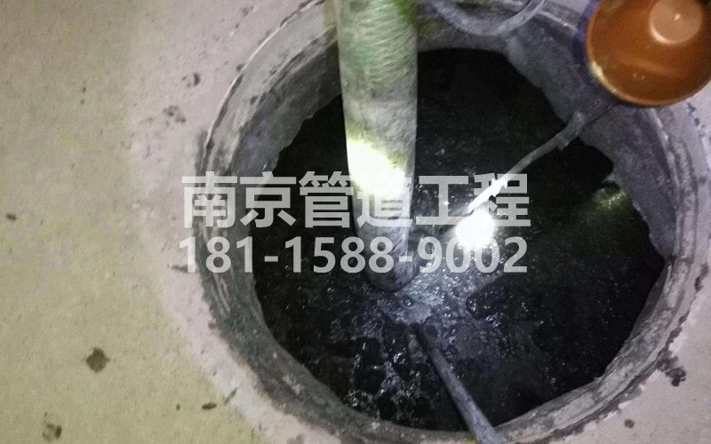 216新街口清理化粪池